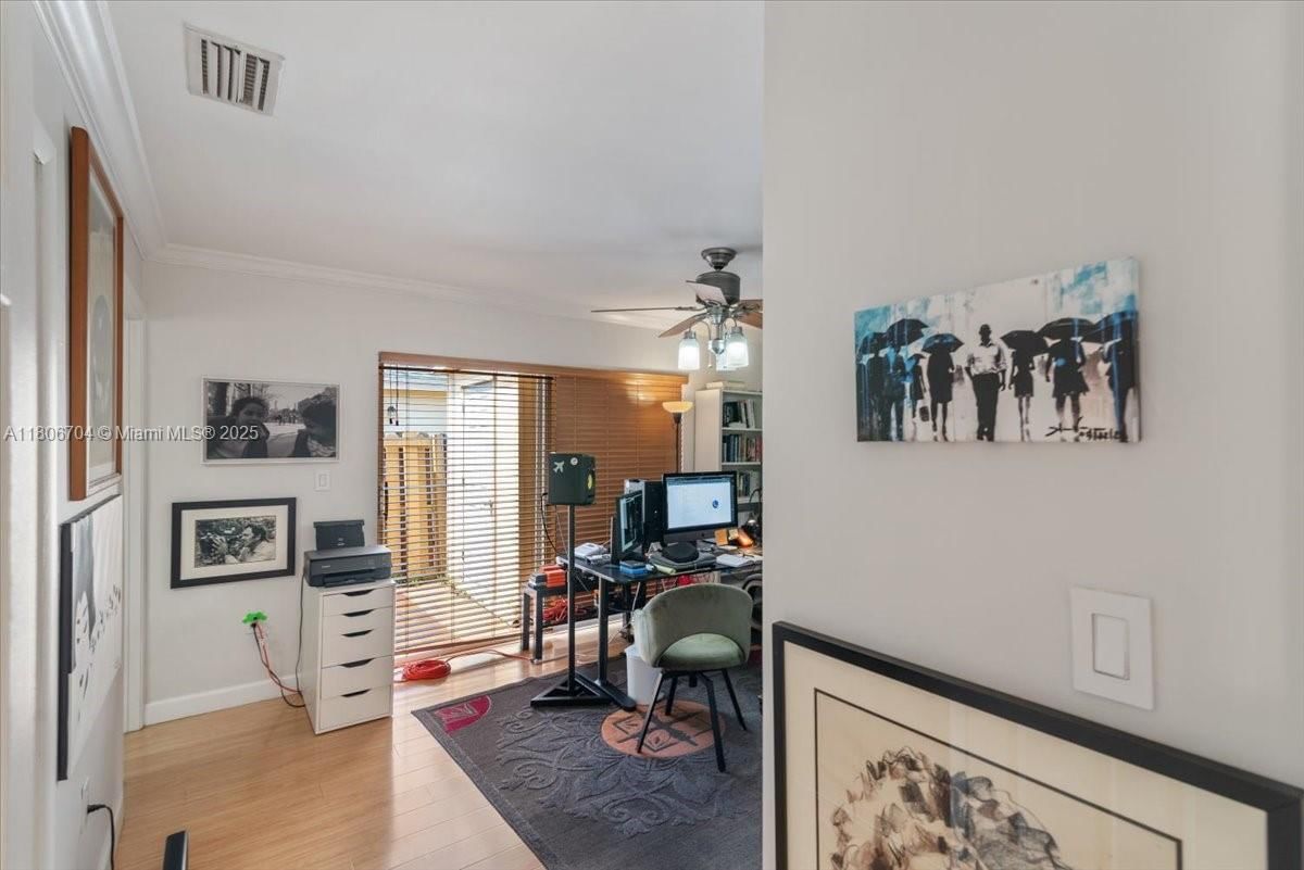 Real estate property located at 10120 57th St, Miami-dade, Patio Homes Of Doral Pine, Doral, FL