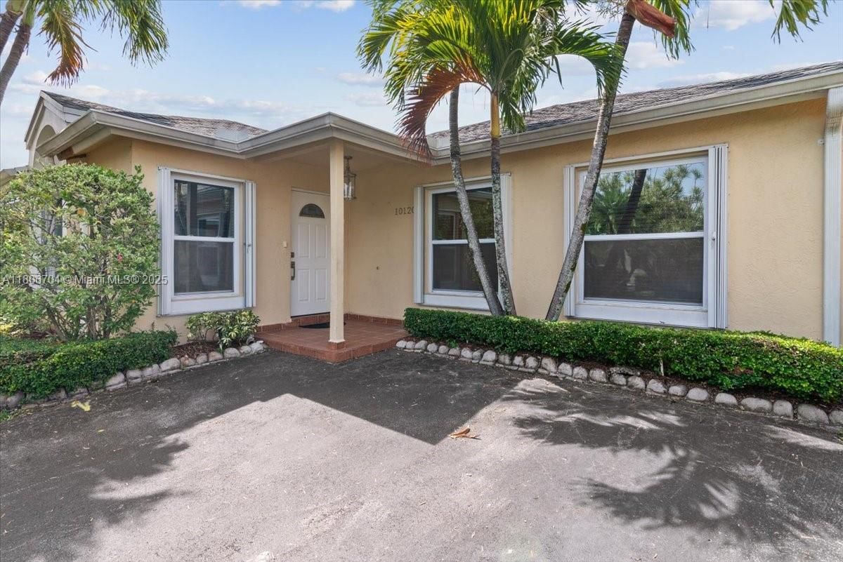 Real estate property located at 10120 57th St, Miami-dade, Patio Homes Of Doral Pine, Doral, FL