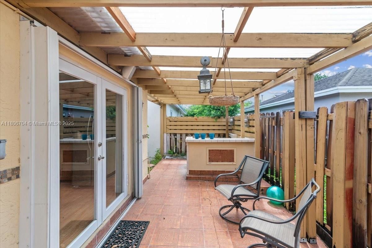Real estate property located at 10120 57th St, Miami-dade, Patio Homes Of Doral Pine, Doral, FL
