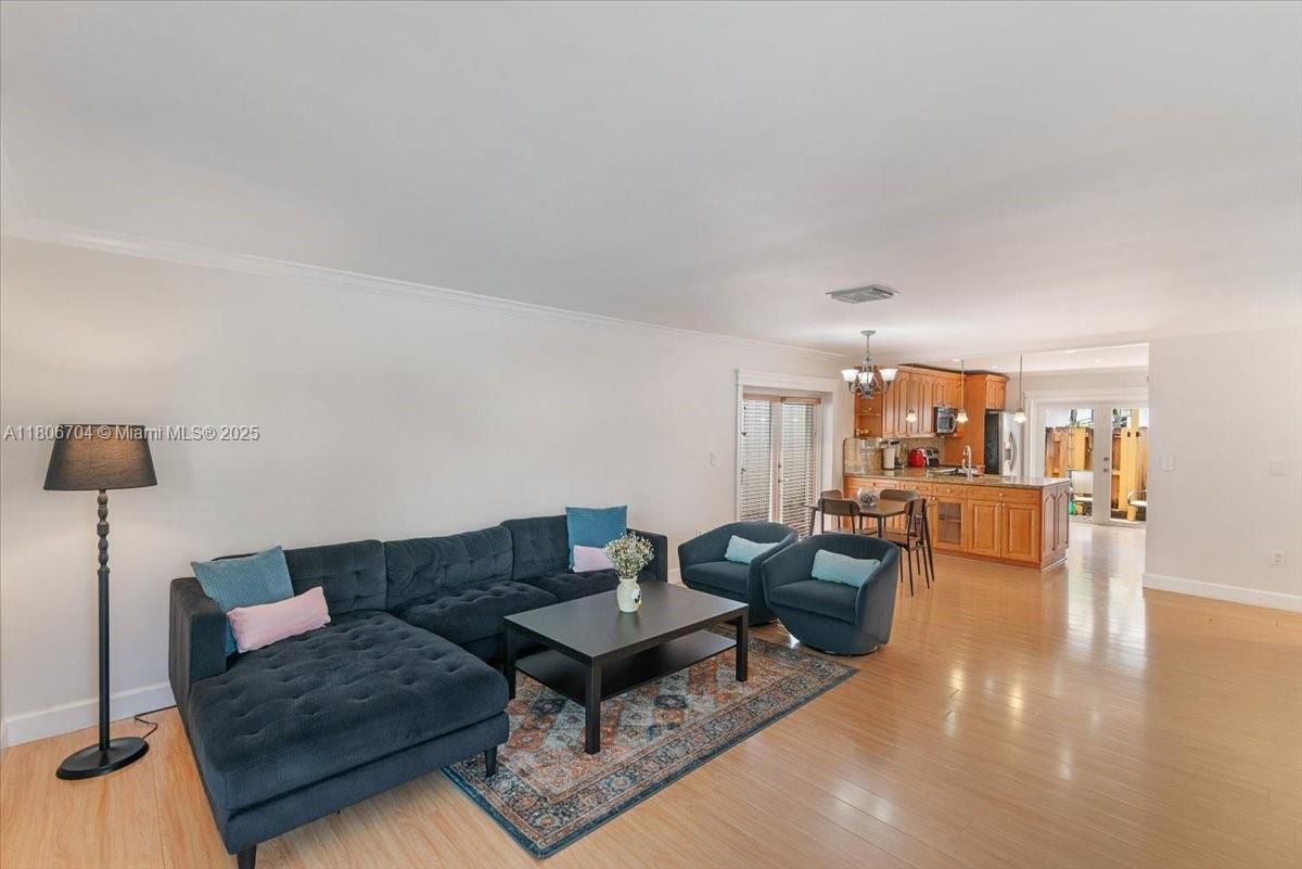 Real estate property located at 10120 57th St, Miami-dade, Patio Homes Of Doral Pine, Doral, FL
