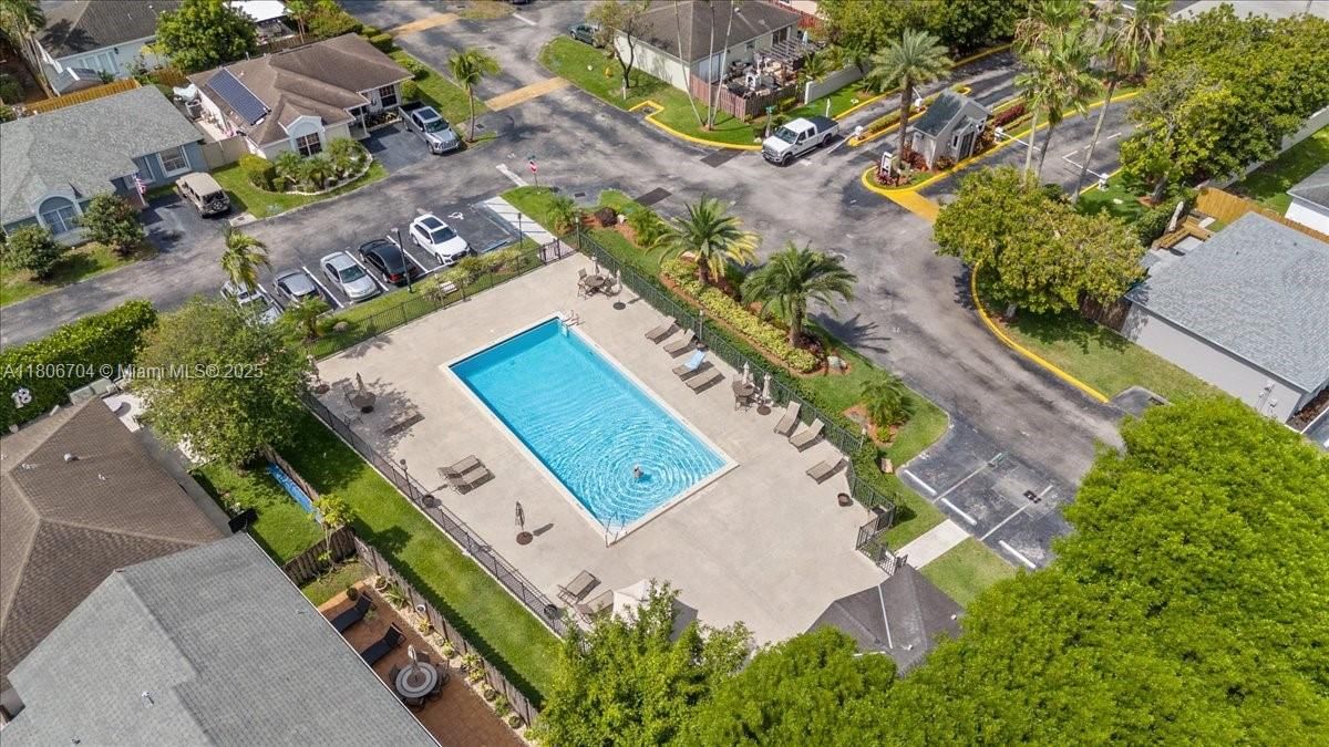 Real estate property located at 10120 57th St, Miami-dade, Patio Homes Of Doral Pine, Doral, FL