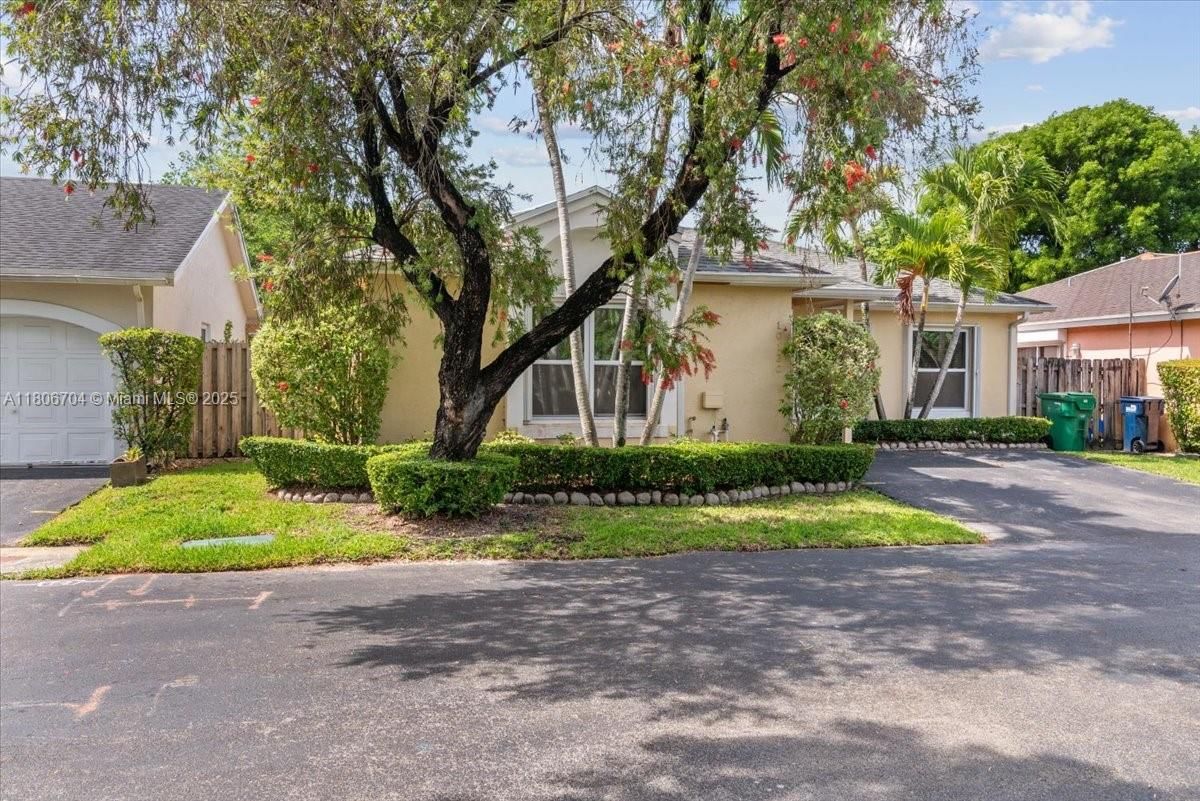 Real estate property located at 10120 57th St, Miami-dade, Patio Homes Of Doral Pine, Doral, FL