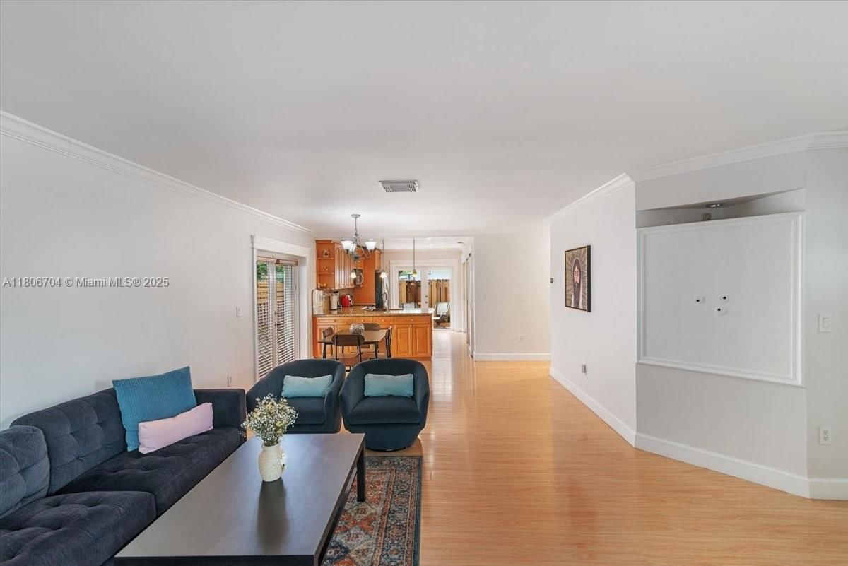 Real estate property located at 10120 57th St, Miami-dade, Patio Homes Of Doral Pine, Doral, FL