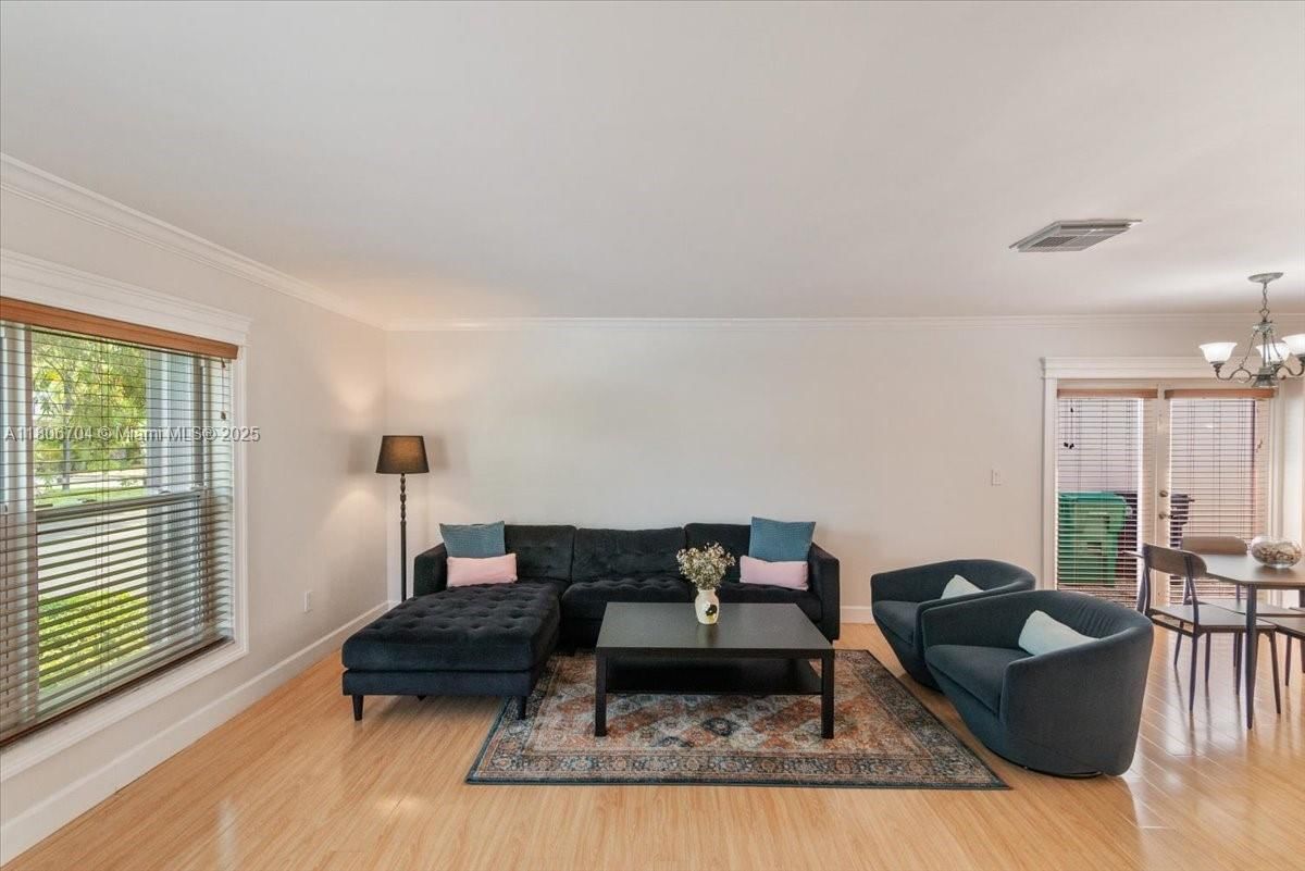 Real estate property located at 10120 57th St, Miami-dade, Patio Homes Of Doral Pine, Doral, FL