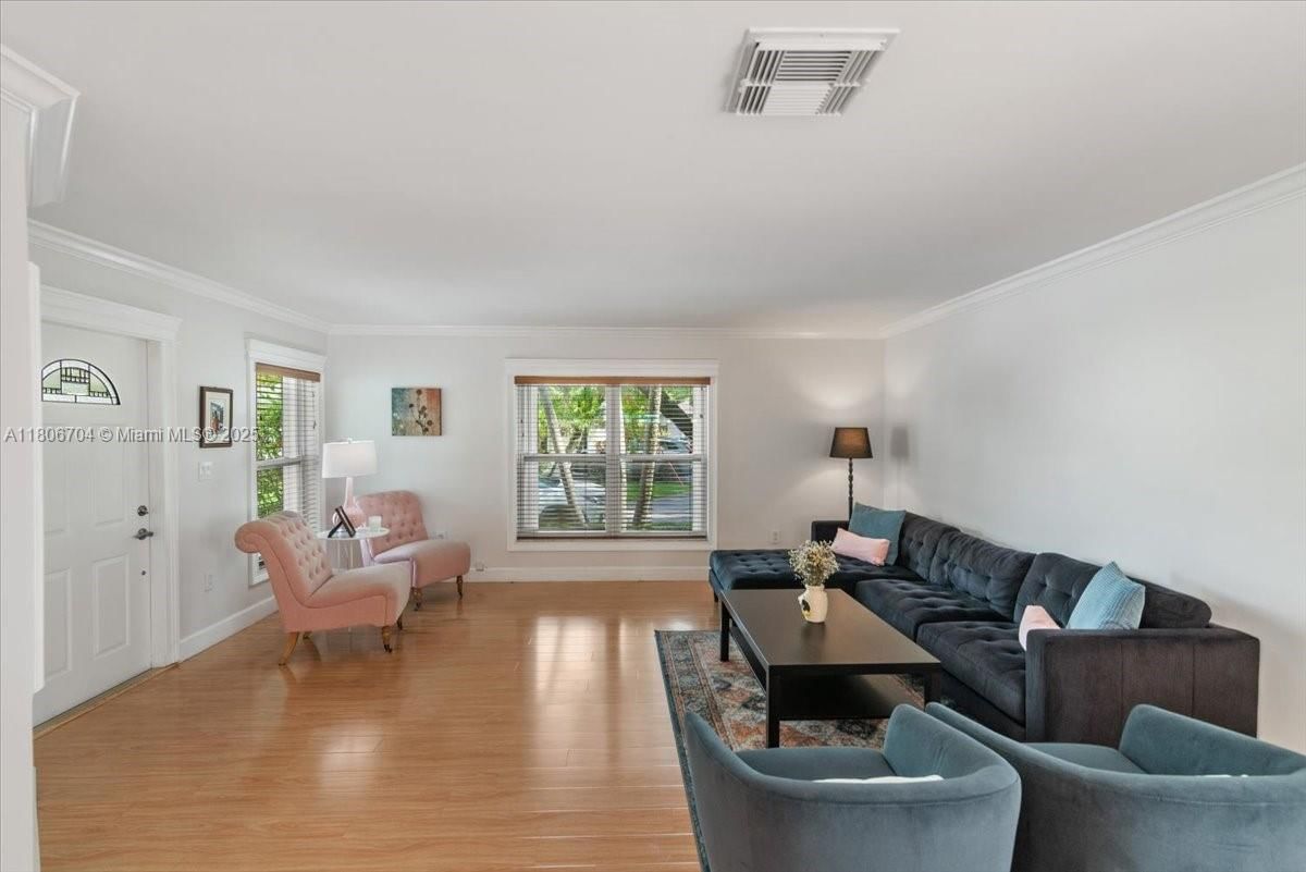 Real estate property located at 10120 57th St, Miami-dade, Patio Homes Of Doral Pine, Doral, FL