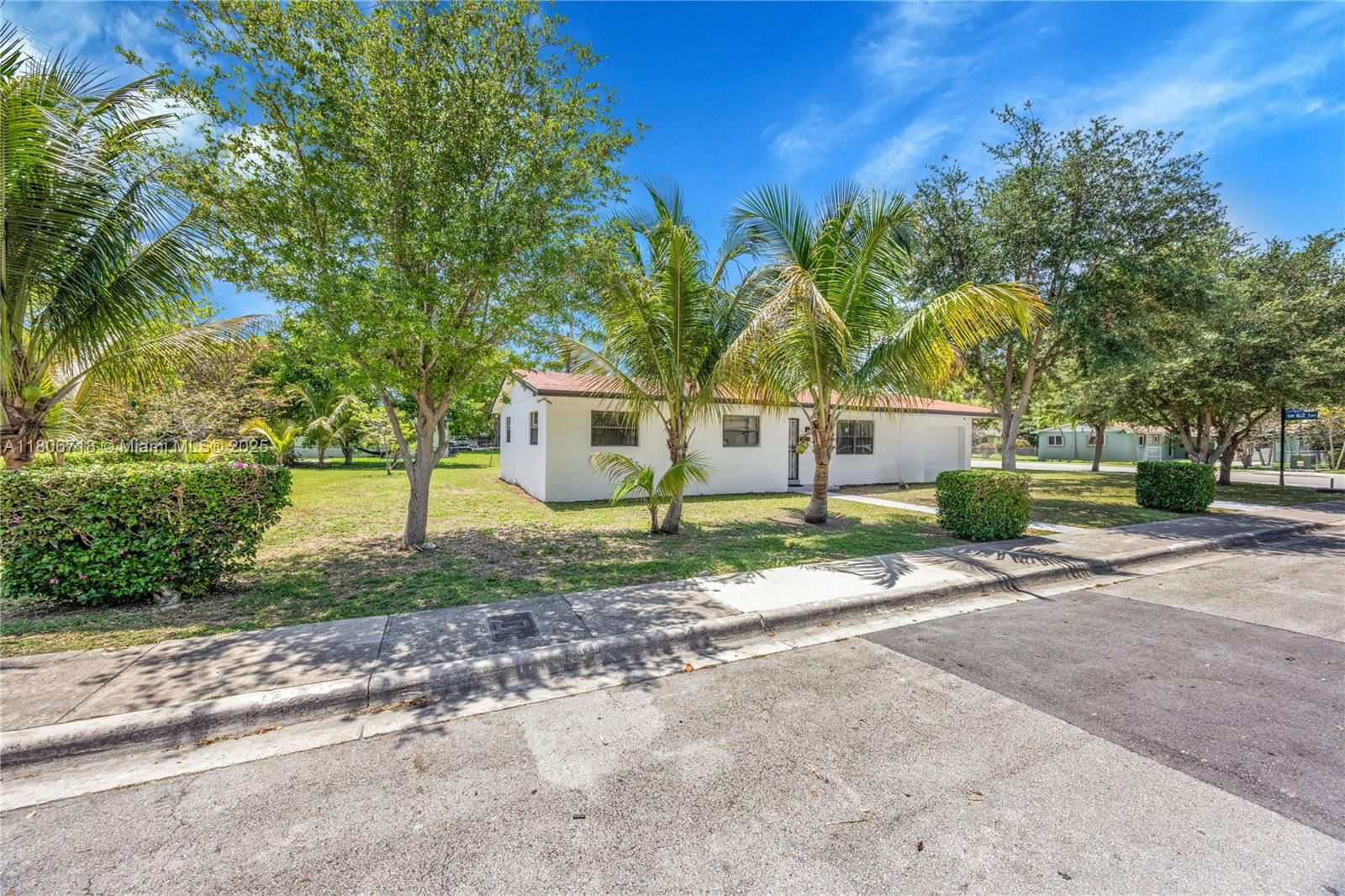 Real estate property located at 6250 58th Pl, Miami-dade, University Gardens Sub No, South Miami, FL