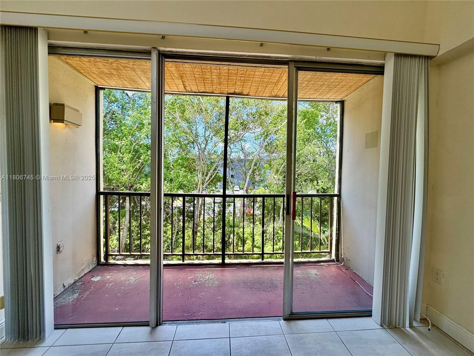Real estate property located at 8810 Fontainebleau Blvd #318, Miami-dade, San Marco Condo, Miami, FL