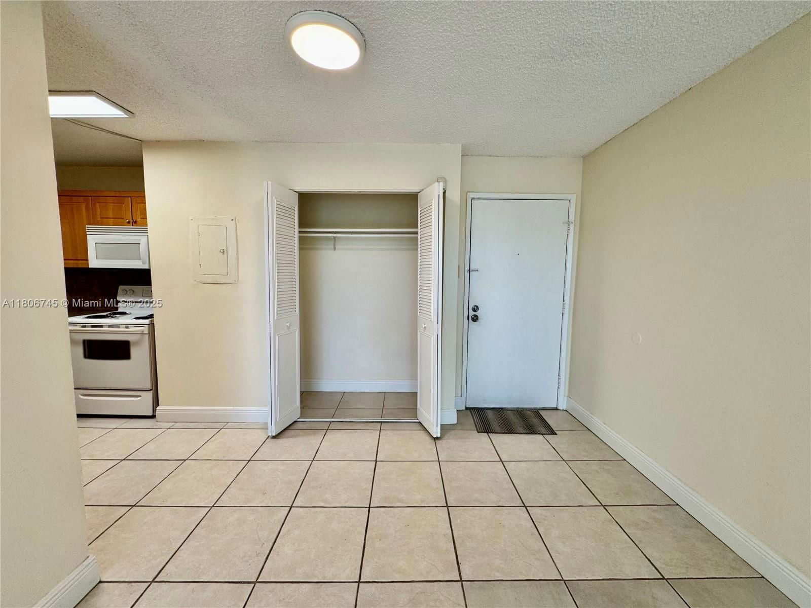 Real estate property located at 8810 Fontainebleau Blvd #318, Miami-dade, San Marco Condo, Miami, FL
