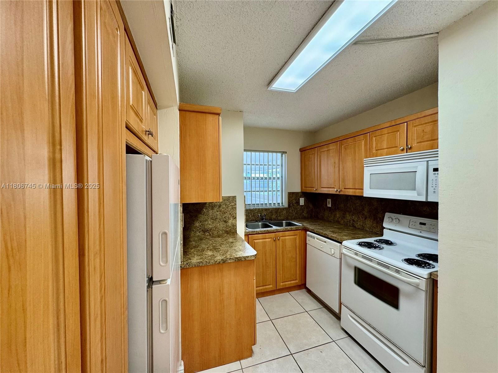 Real estate property located at 8810 Fontainebleau Blvd #318, Miami-dade, San Marco Condo, Miami, FL