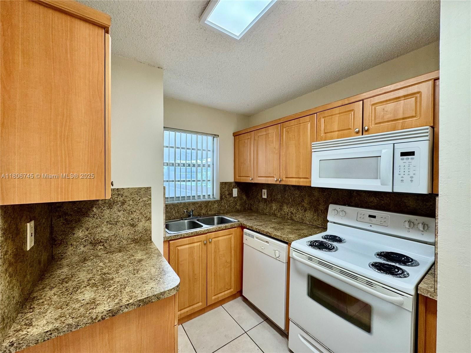 Real estate property located at 8810 Fontainebleau Blvd #318, Miami-dade, San Marco Condo, Miami, FL