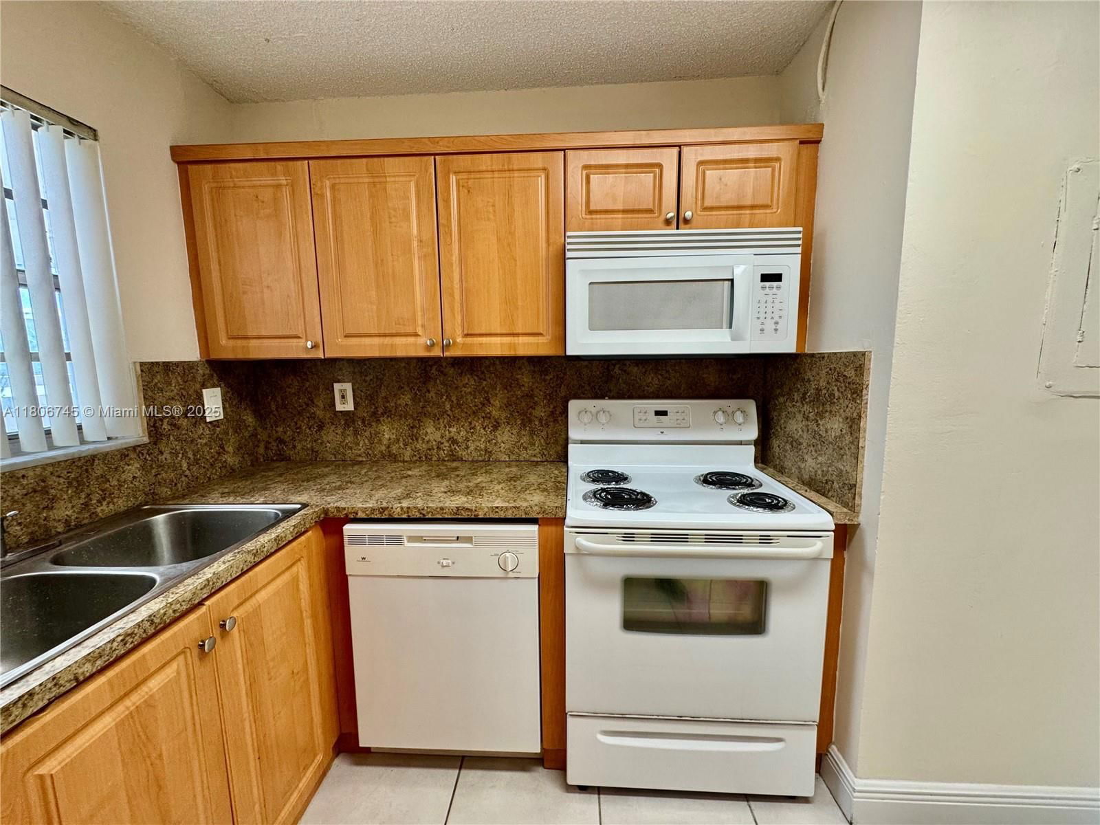 Real estate property located at 8810 Fontainebleau Blvd #318, Miami-dade, San Marco Condo, Miami, FL