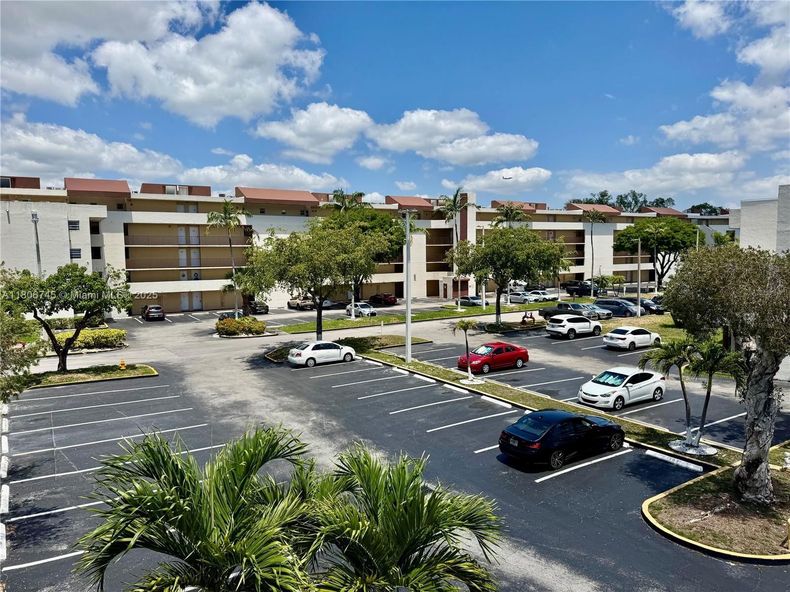 Real estate property located at 8810 Fontainebleau Blvd #318, Miami-dade, San Marco Condo, Miami, FL