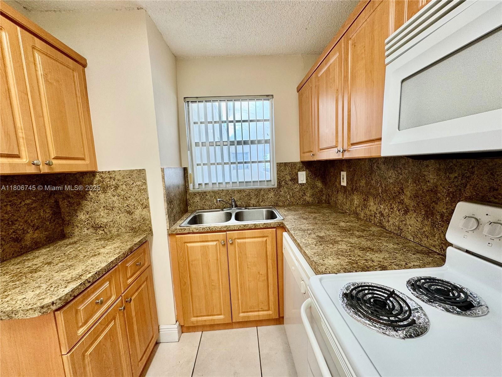 Real estate property located at 8810 Fontainebleau Blvd #318, Miami-dade, San Marco Condo, Miami, FL