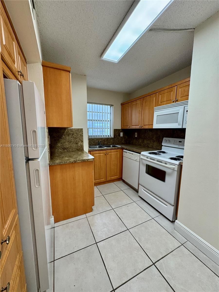 Real estate property located at 8810 Fontainebleau Blvd #318, Miami-dade, San Marco Condo, Miami, FL