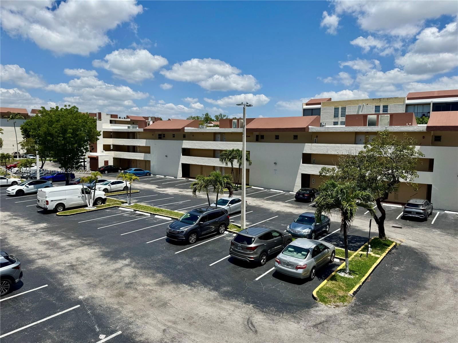 Real estate property located at 8810 Fontainebleau Blvd #318, Miami-dade, San Marco Condo, Miami, FL
