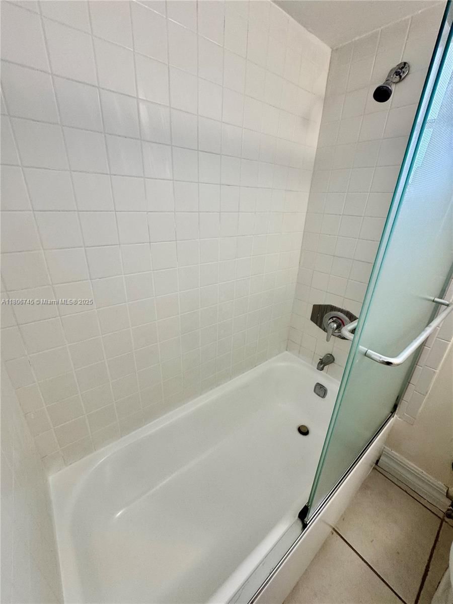 Real estate property located at 8810 Fontainebleau Blvd #318, Miami-dade, San Marco Condo, Miami, FL