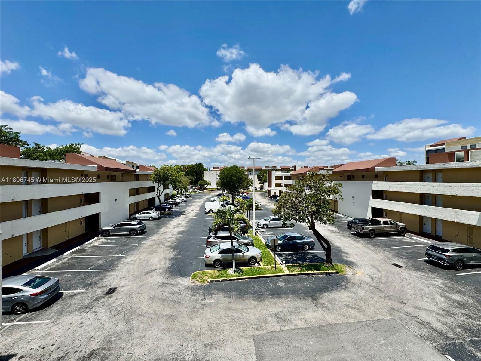 Real estate property located at 8810 Fontainebleau Blvd #318, Miami-dade, San Marco Condo, Miami, FL