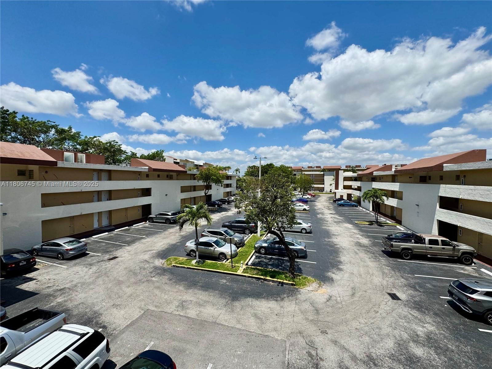 Real estate property located at 8810 Fontainebleau Blvd #318, Miami-dade, San Marco Condo, Miami, FL