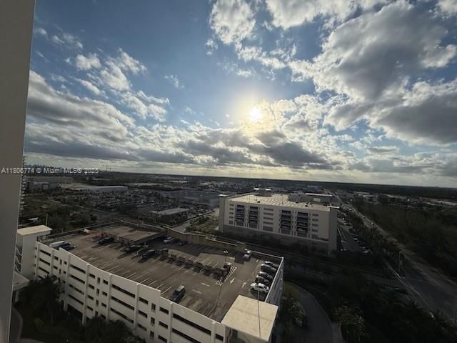 Real estate property located at 15051 Royal Oaks Ln #1703, Miami-dade, The Oaks I Condo, North Miami, FL