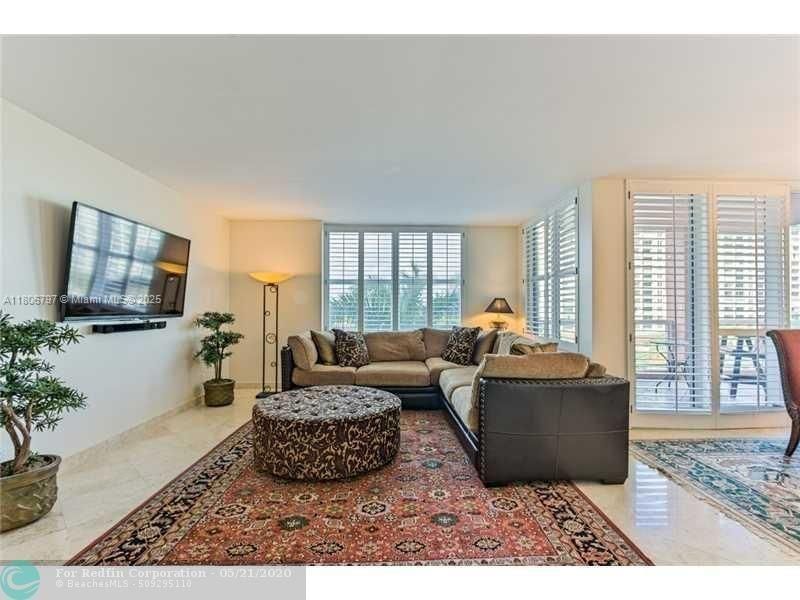 Real estate property located at 2100 Ocean Blvd #5B, Broward, Palms Tower One Condo, Fort Lauderdale, FL