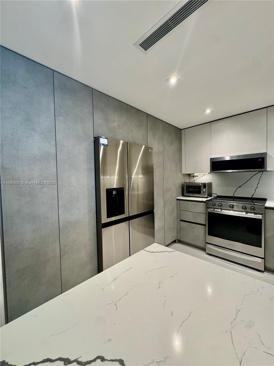 Real estate property located at 9801 Collins Ave #19J, Miami-dade, Balmoral Condo, Bal Harbour, FL