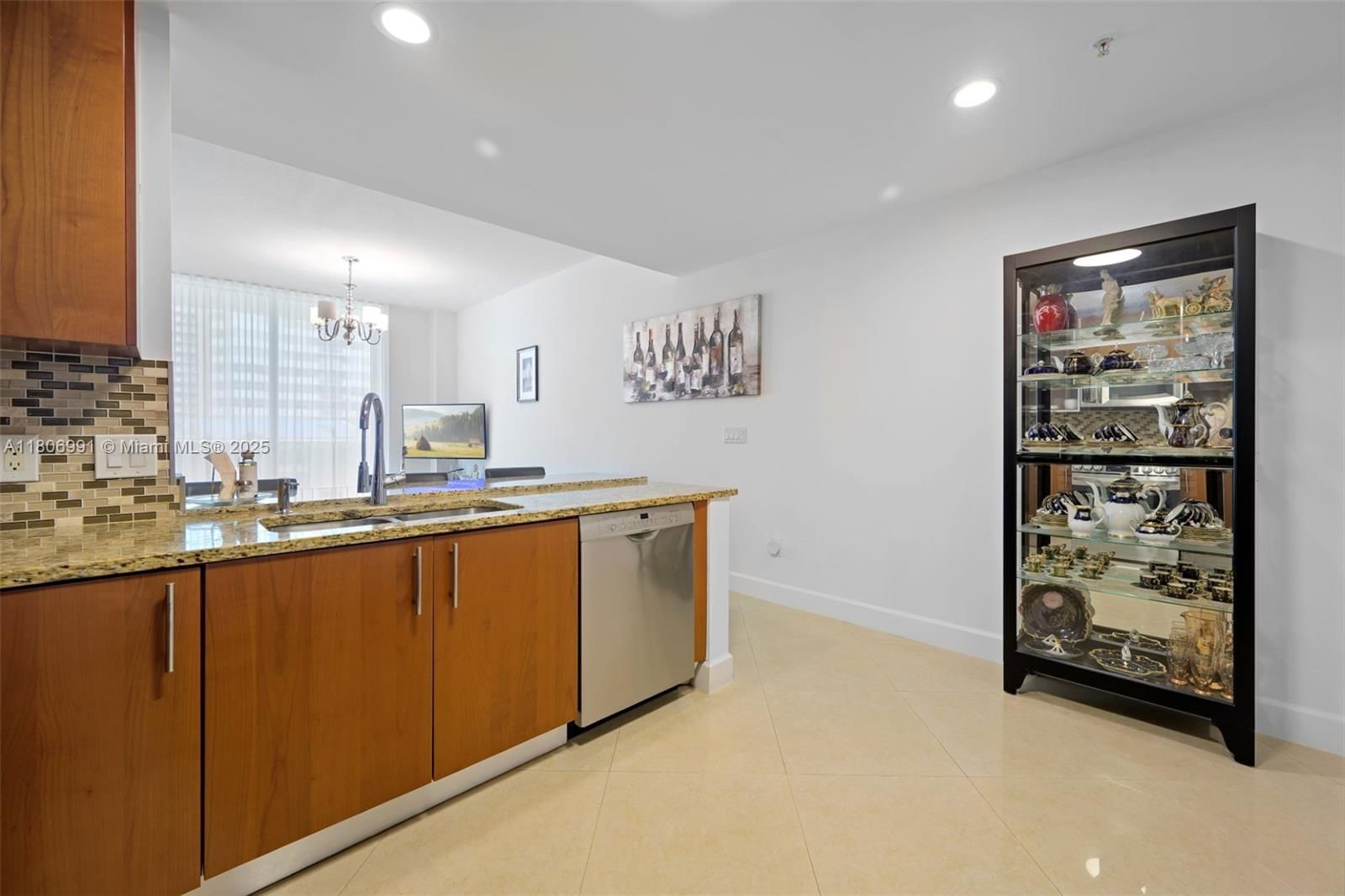 Real estate property located at 1945 Ocean Dr #404, Broward, Ocean Marine Yacht Club C, Hallandale Beach, FL