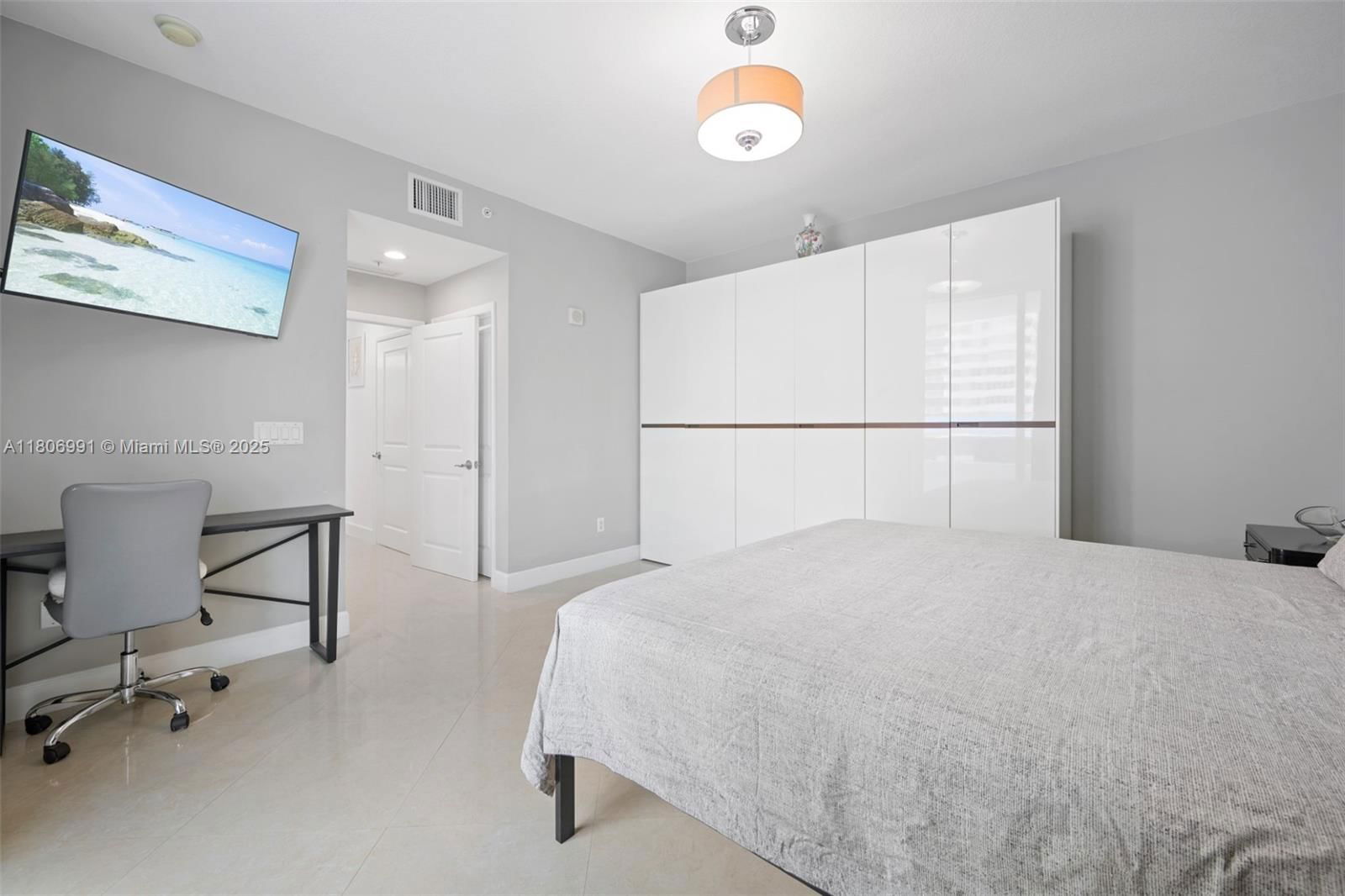 Real estate property located at 1945 Ocean Dr #404, Broward, Ocean Marine Yacht Club C, Hallandale Beach, FL