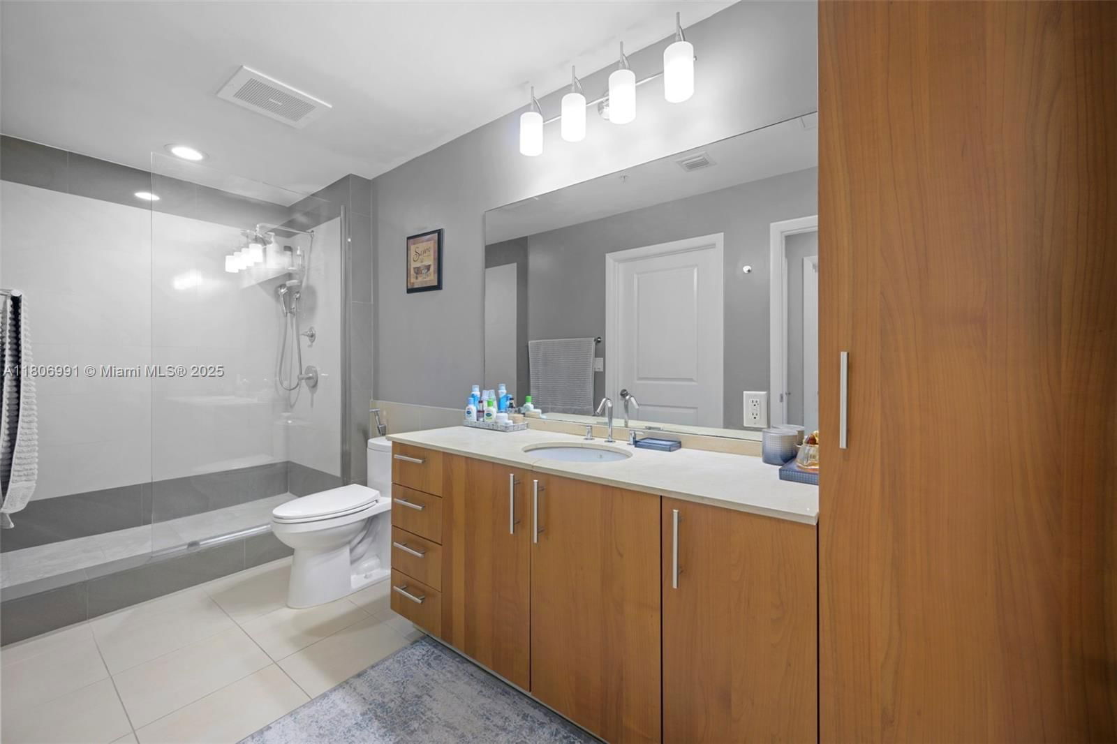 Real estate property located at 1945 Ocean Dr #404, Broward, Ocean Marine Yacht Club C, Hallandale Beach, FL