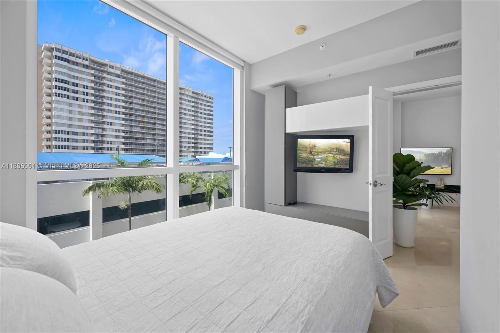 Real estate property located at 1945 Ocean Dr #404, Broward, Ocean Marine Yacht Club C, Hallandale Beach, FL