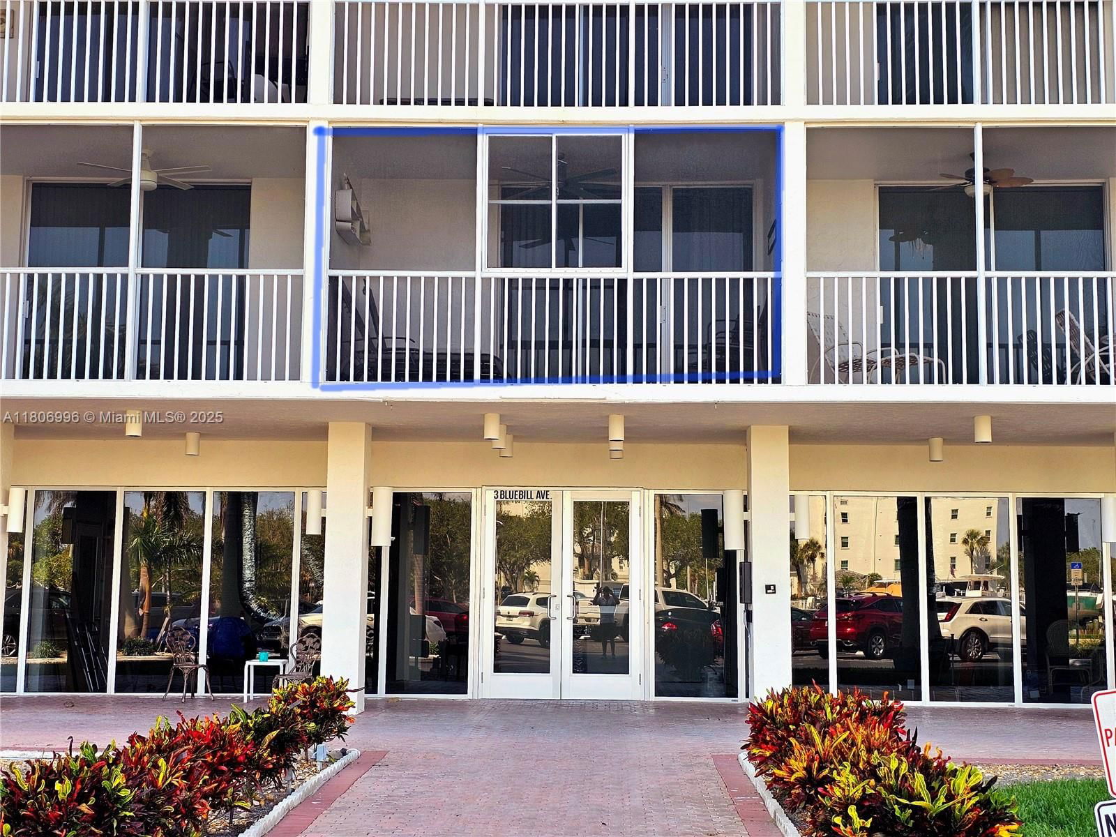 Real estate property located at 3 bluebill ave #211, Collier, Vanderbilt Towers, Naples, FL