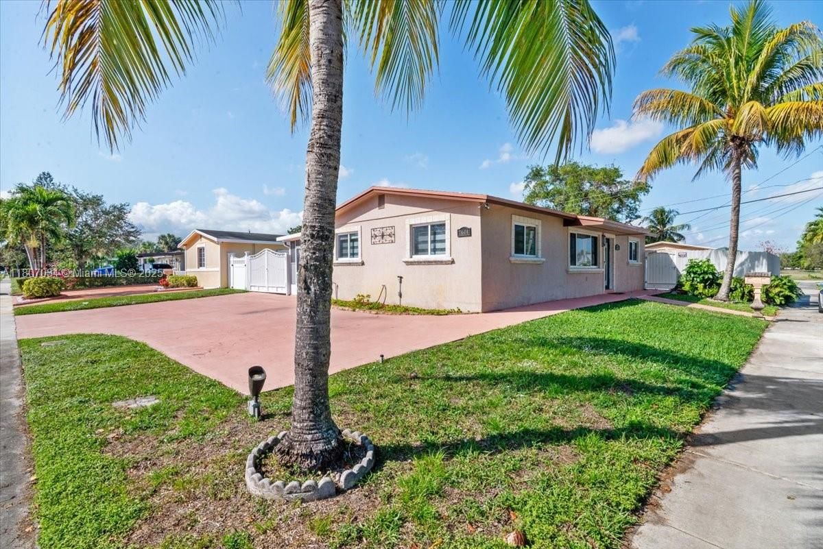 Real estate property located at 7601 Simms St, Broward, Driftwood Estates No 9 Am, Hollywood, FL