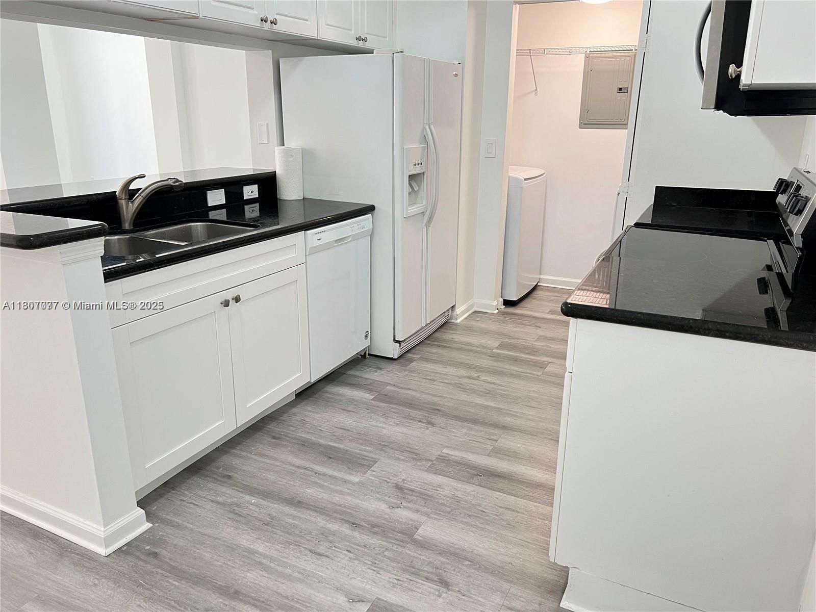Real estate property located at 17150 Bay Rd #2814, Miami-dade, Porto Bellagio Condo, Sunny Isles Beach, FL