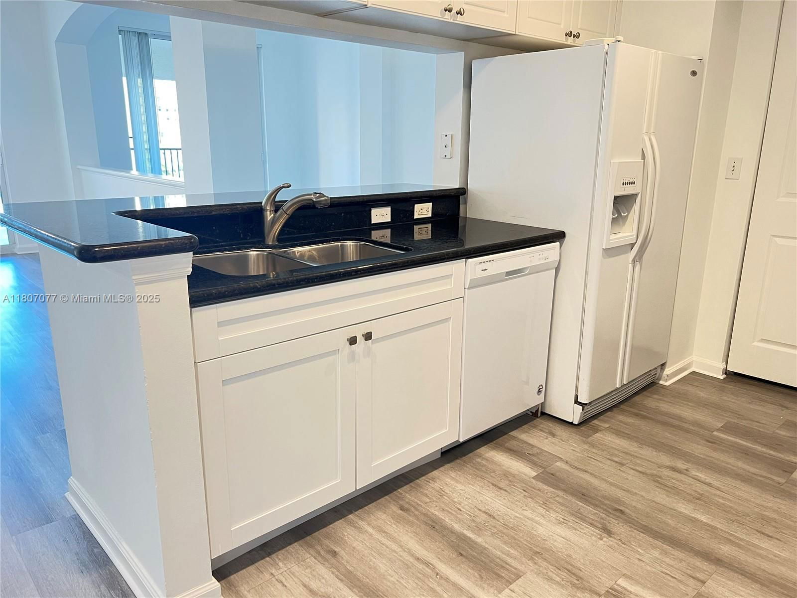 Real estate property located at 17150 Bay Rd #2814, Miami-dade, Porto Bellagio Condo, Sunny Isles Beach, FL