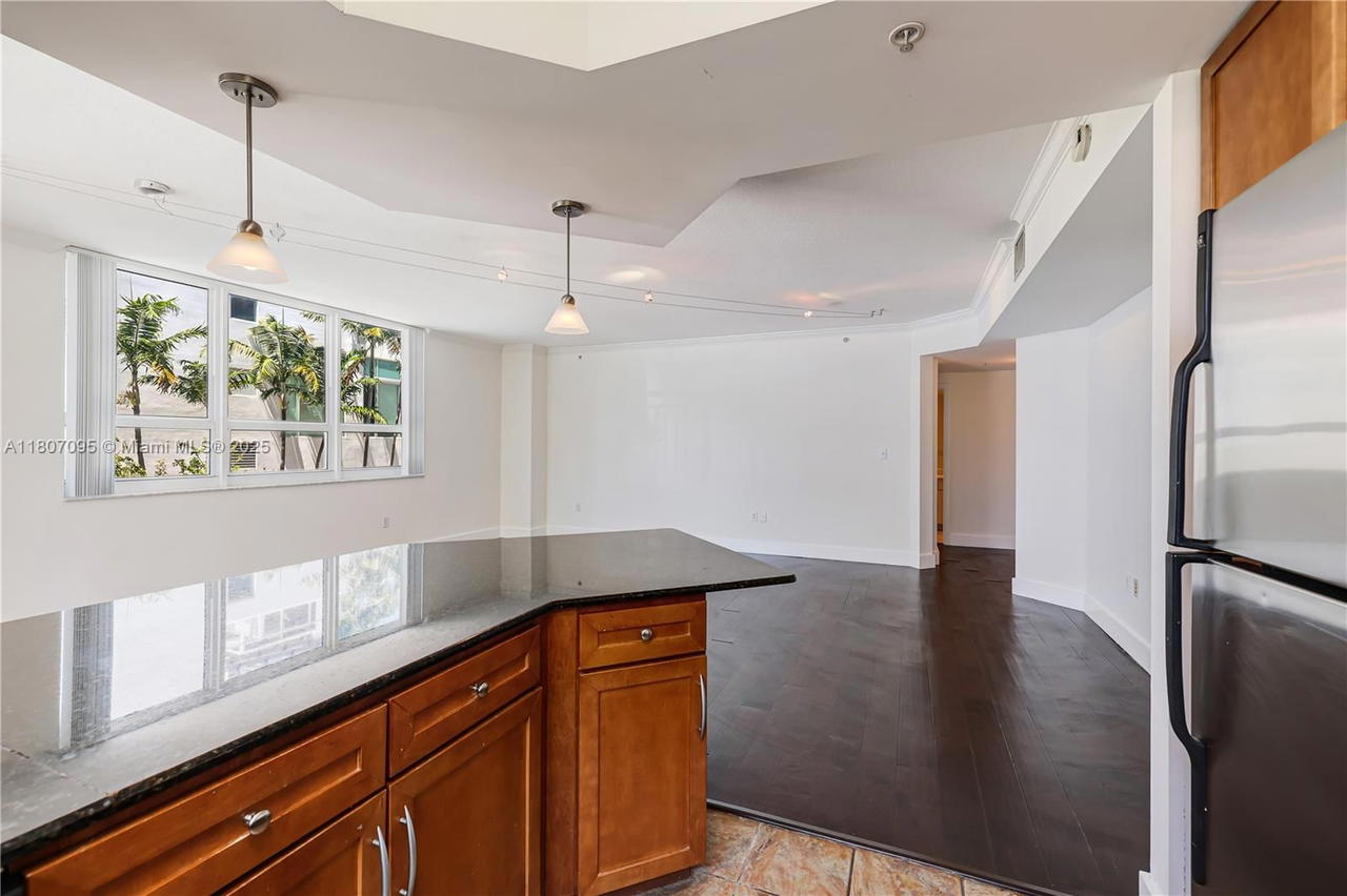 Real estate property located at 2000 Bayshore Dr #228, Miami-dade, Cite Condo, Miami, FL
