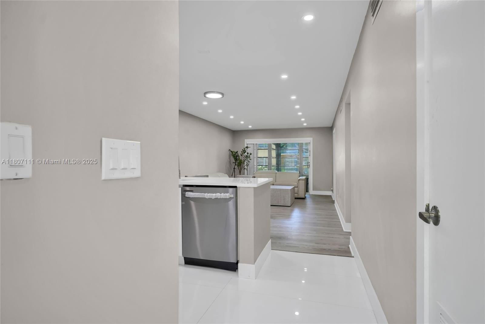 Real estate property located at 100 Ashbury Rd #103, Broward, Berkley House Of Carriage, Hollywood, FL