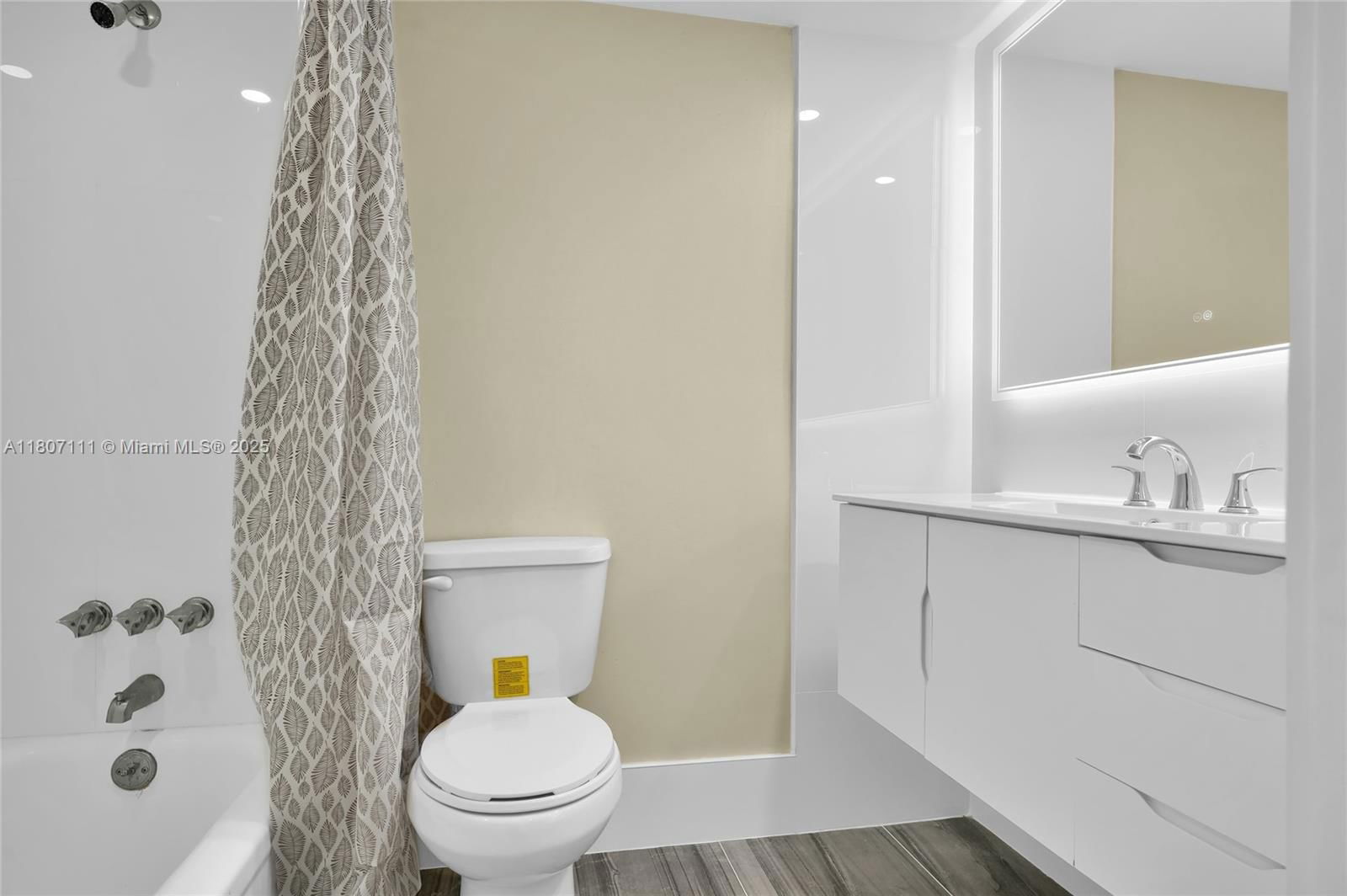 Real estate property located at 100 Ashbury Rd #103, Broward, Berkley House Of Carriage, Hollywood, FL