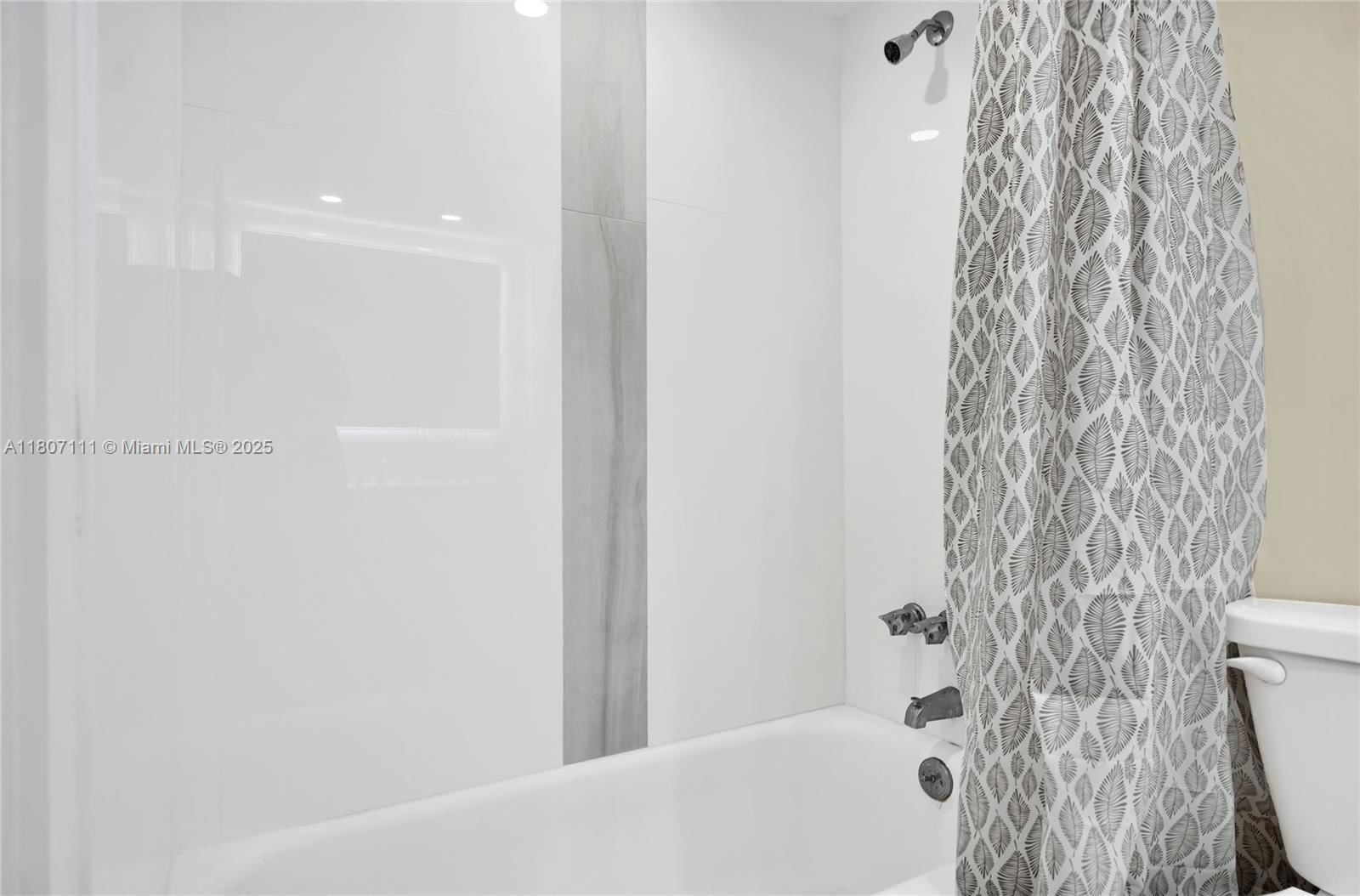 Real estate property located at 100 Ashbury Rd #103, Broward, Berkley House Of Carriage, Hollywood, FL