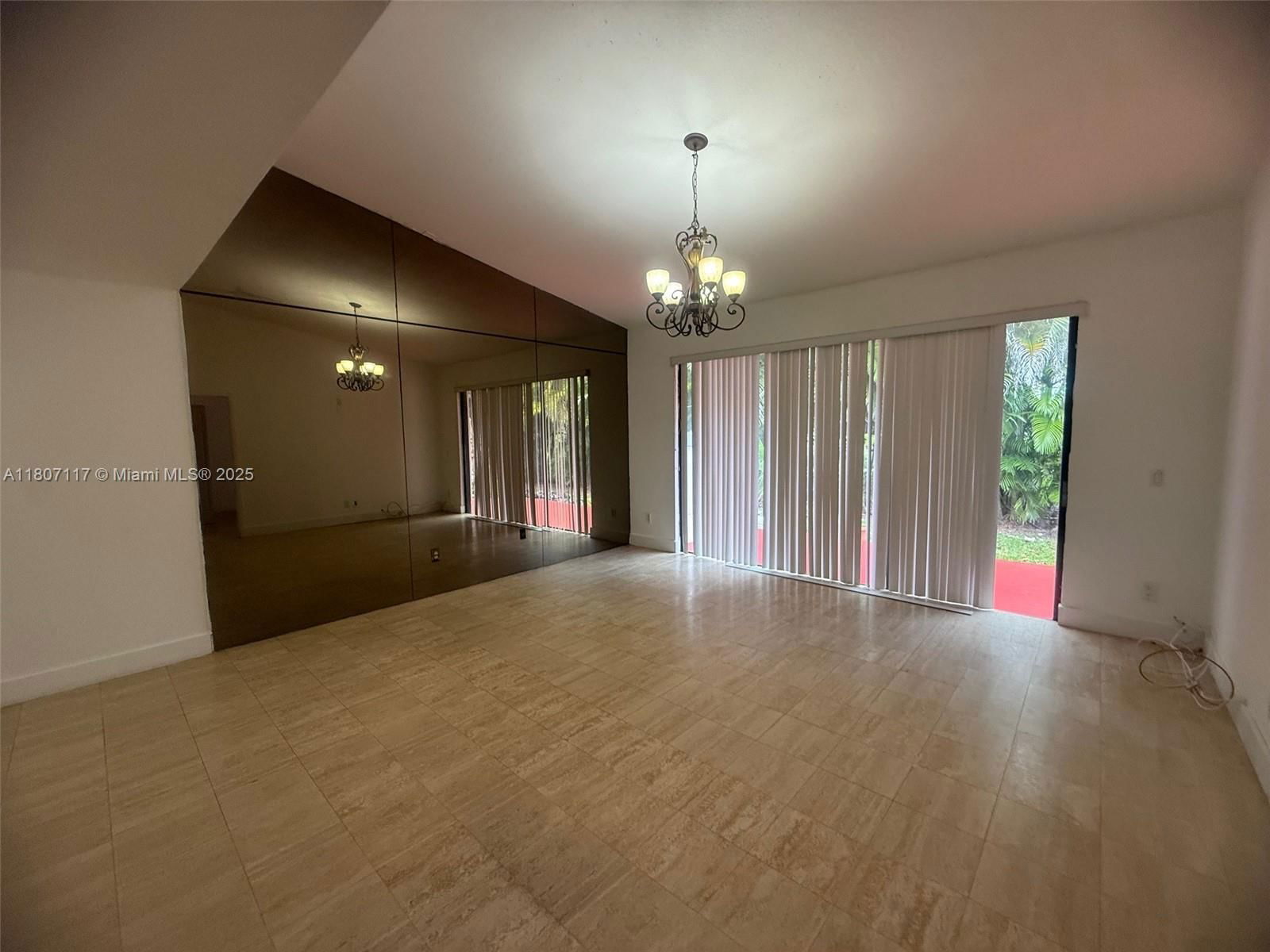 Real estate property located at 10109 52nd Ter, Miami-dade, Townhomes Of Doral Oaks, Doral, FL