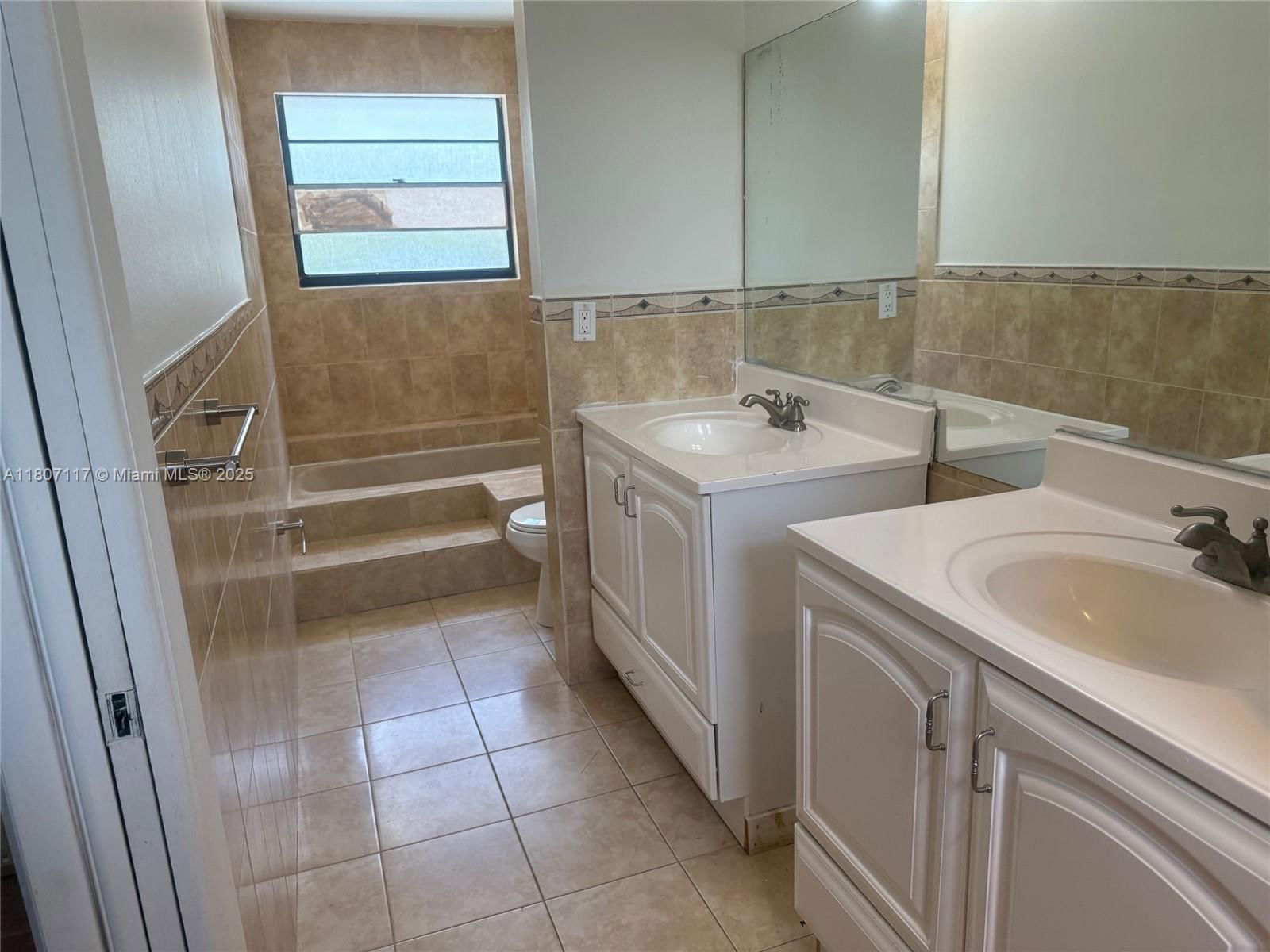 Real estate property located at 10109 52nd Ter, Miami-dade, Townhomes Of Doral Oaks, Doral, FL