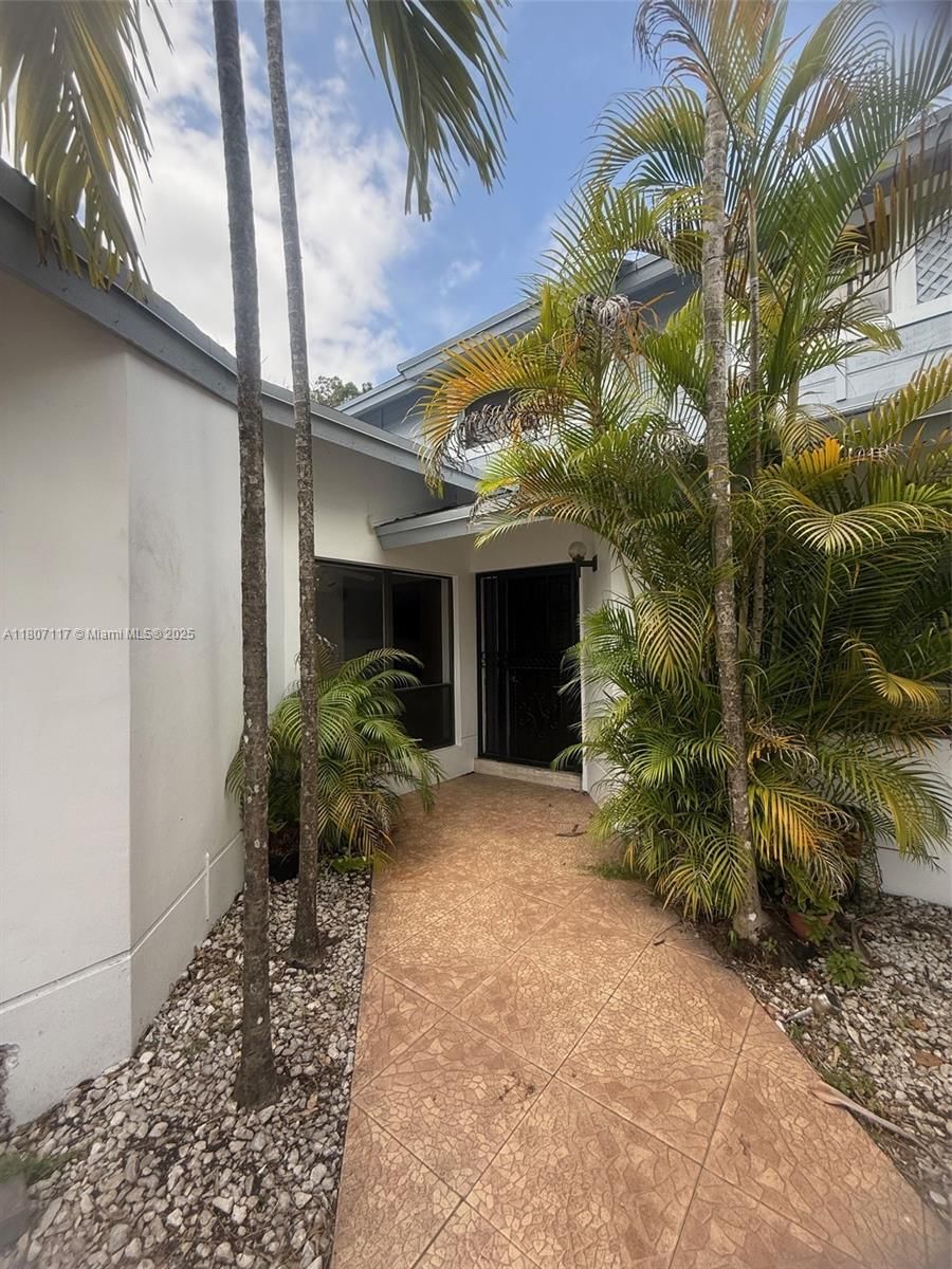 Real estate property located at 10109 52nd Ter, Miami-dade, Townhomes Of Doral Oaks, Doral, FL