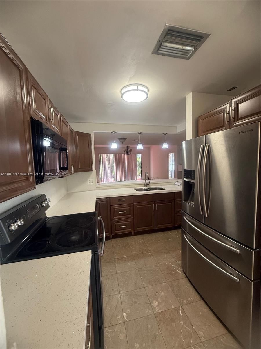 Real estate property located at 10109 52nd Ter, Miami-dade, Townhomes Of Doral Oaks, Doral, FL