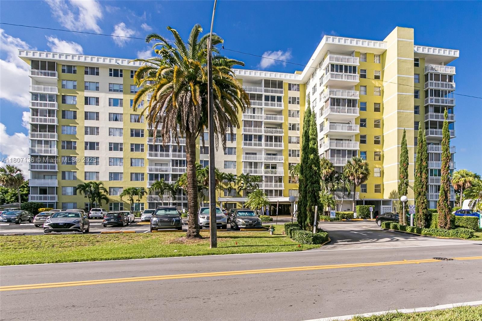 Real estate property located at 4400 Hillcrest Dr #107A, Broward, Hillcrest No 21 Condo, Hollywood, FL