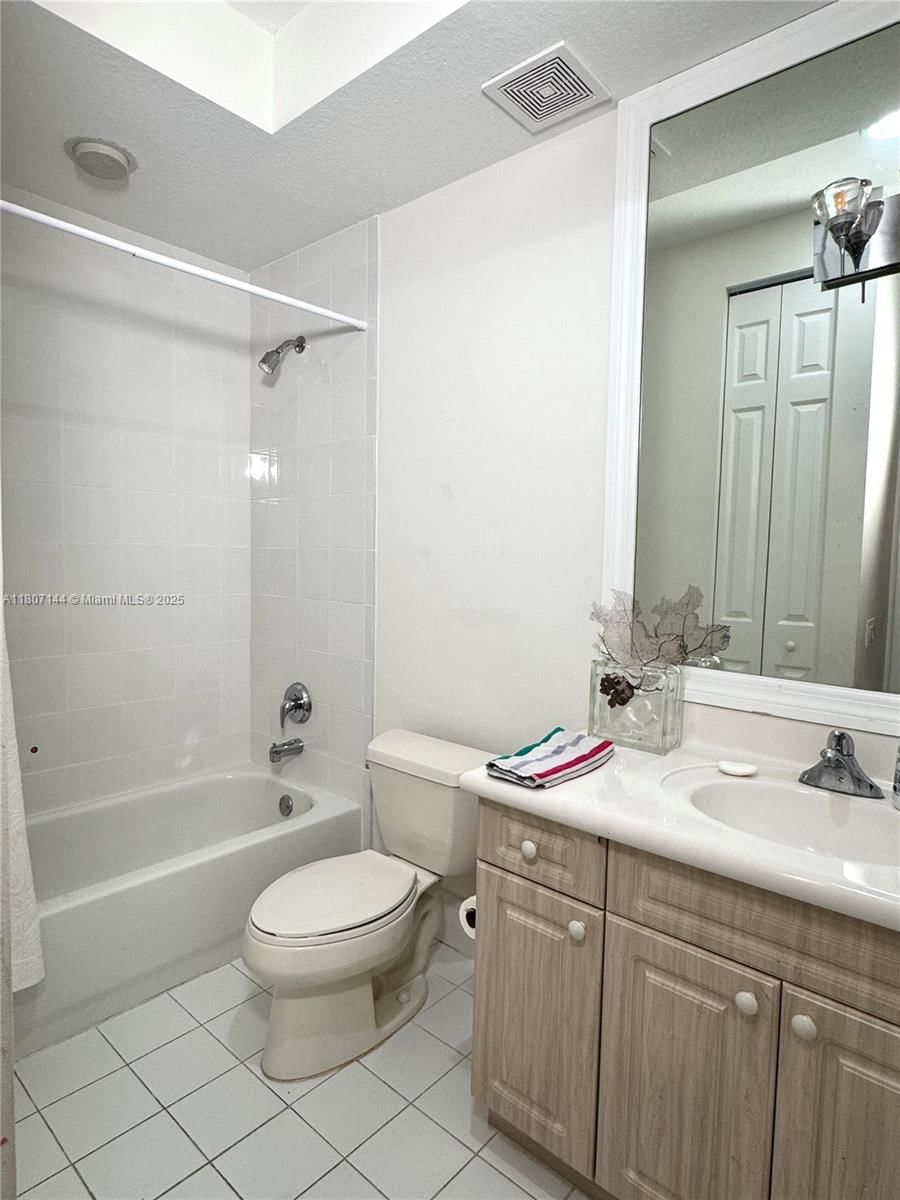 Real estate property located at 826 Spinnaker Dr E, Broward, Three Islands 3rd Section, Hollywood, FL