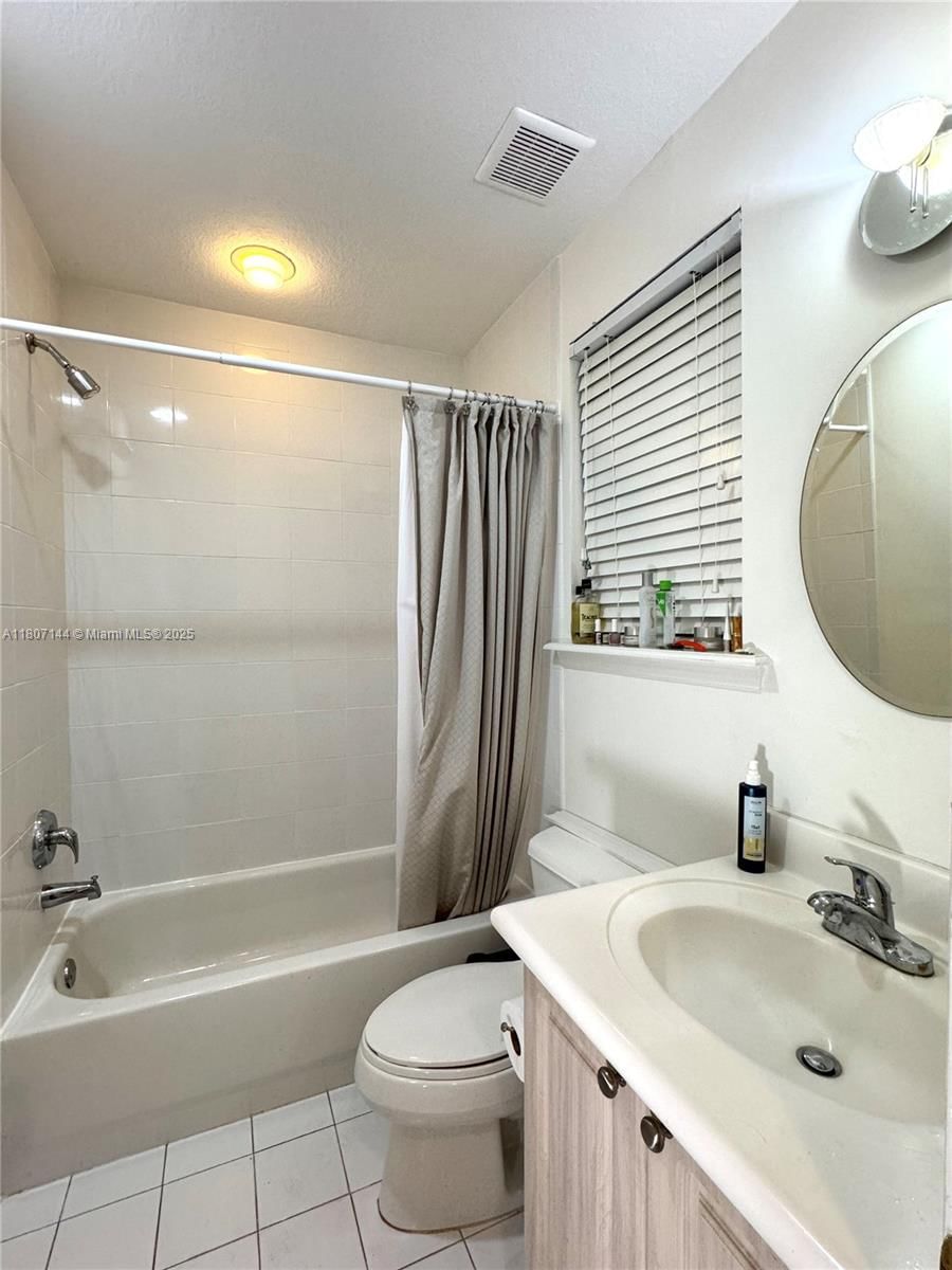 Real estate property located at 826 Spinnaker Dr E, Broward, Three Islands 3rd Section, Hollywood, FL