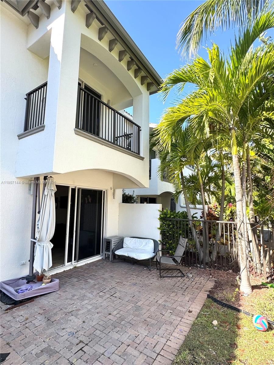 Real estate property located at 826 Spinnaker Dr E, Broward, Three Islands 3rd Section, Hollywood, FL