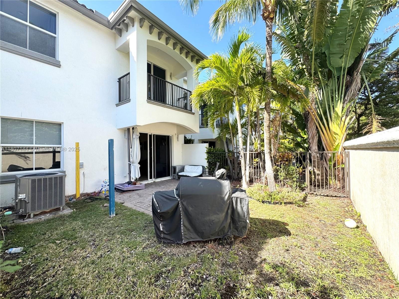 Real estate property located at 826 Spinnaker Dr E, Broward, Three Islands 3rd Section, Hollywood, FL