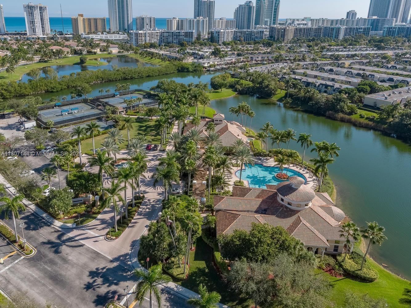 Real estate property located at 826 Spinnaker Dr E, Broward, Three Islands 3rd Section, Hollywood, FL