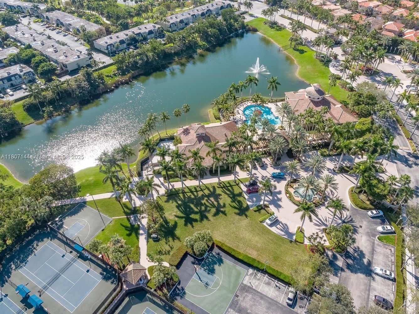 Real estate property located at 826 Spinnaker Dr E, Broward, Three Islands 3rd Section, Hollywood, FL