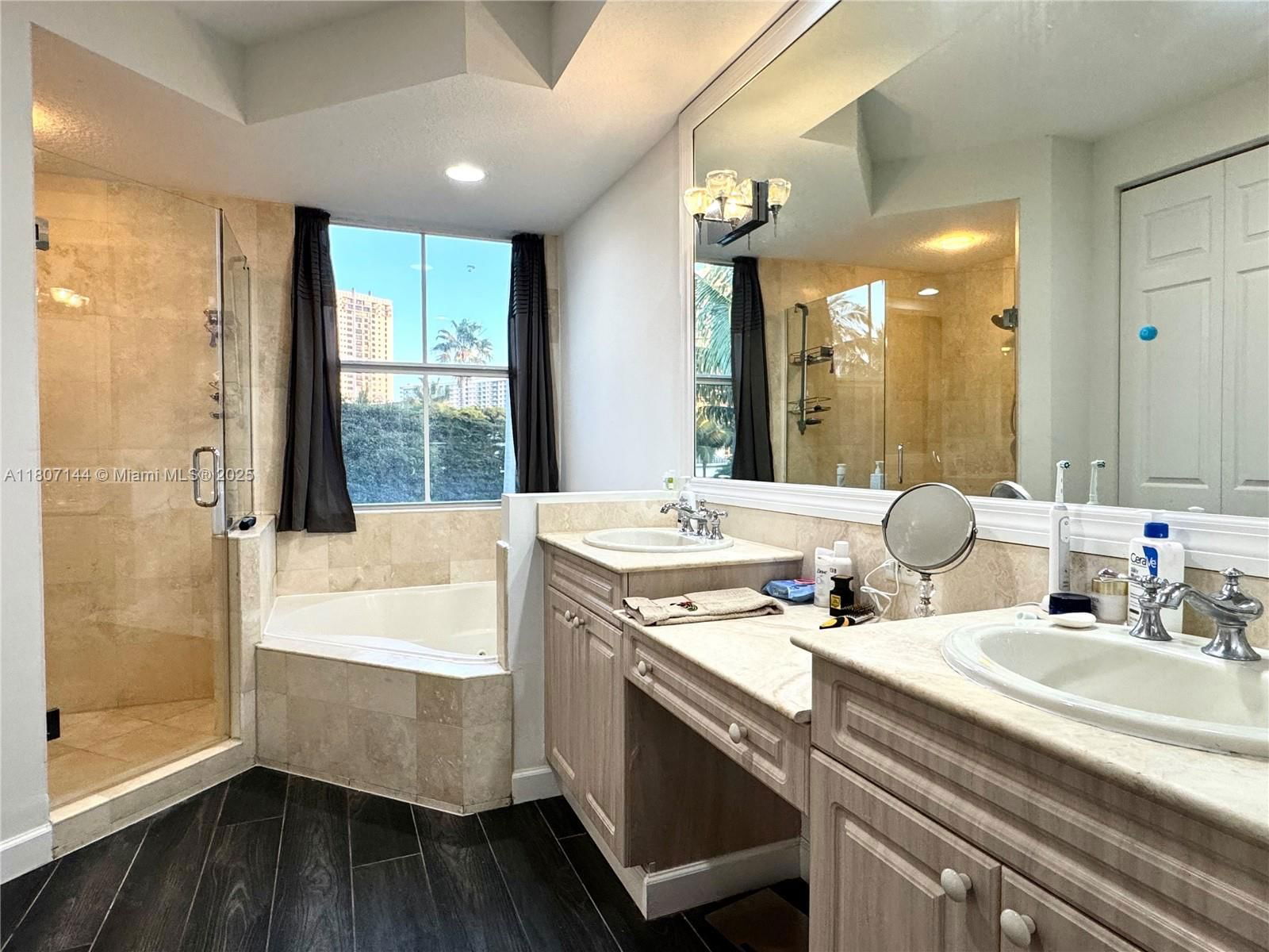 Real estate property located at 826 Spinnaker Dr E, Broward, Three Islands 3rd Section, Hollywood, FL
