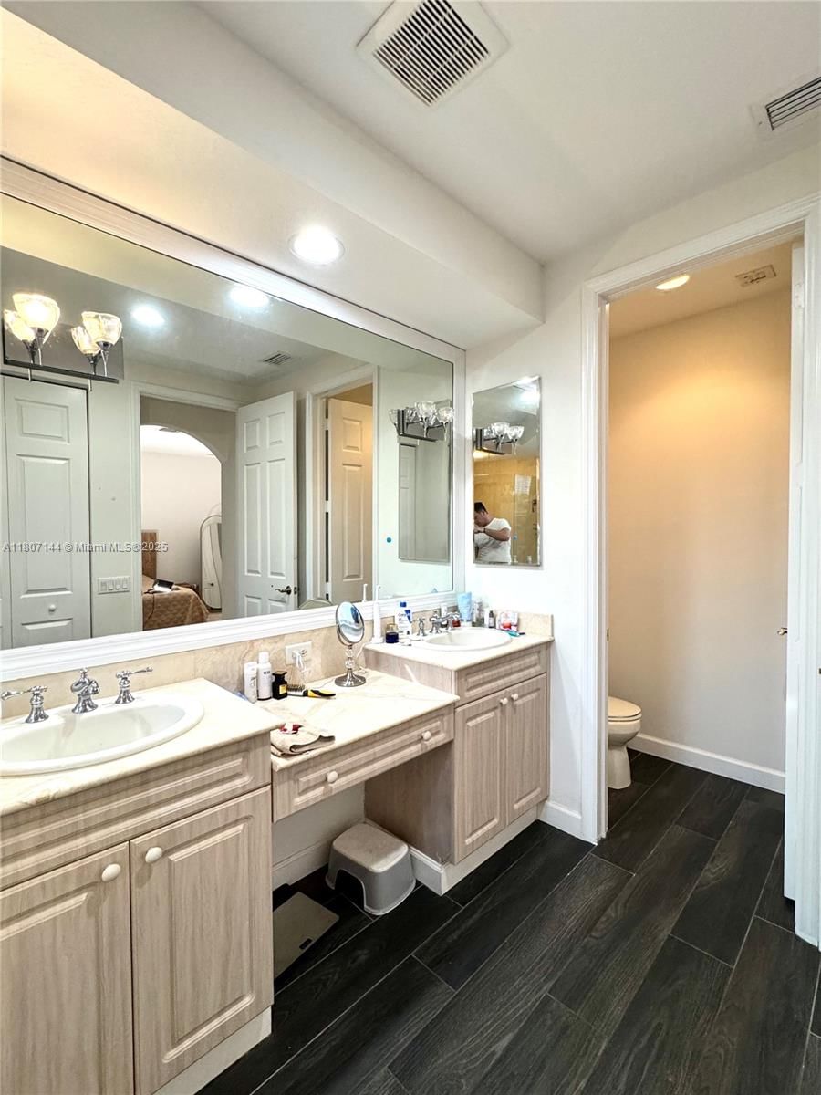 Real estate property located at 826 Spinnaker Dr E, Broward, Three Islands 3rd Section, Hollywood, FL